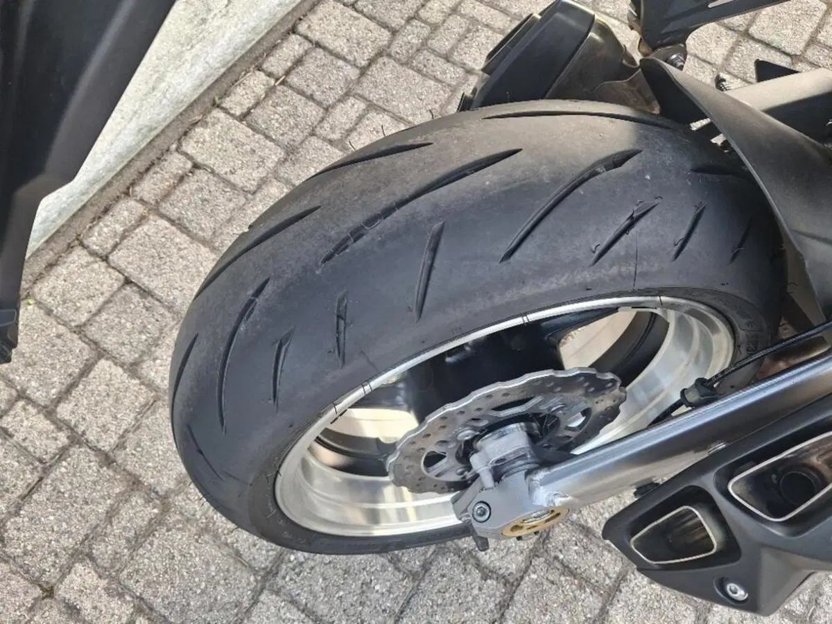 Kawasaki Z 1000 (2010 - 13) (6)