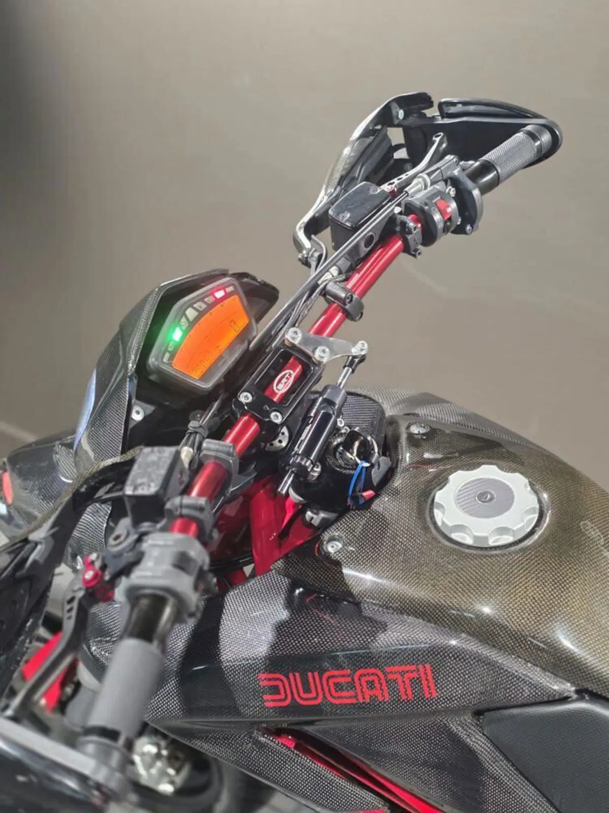 Ducati Hypermotard 796 (2012) (5)