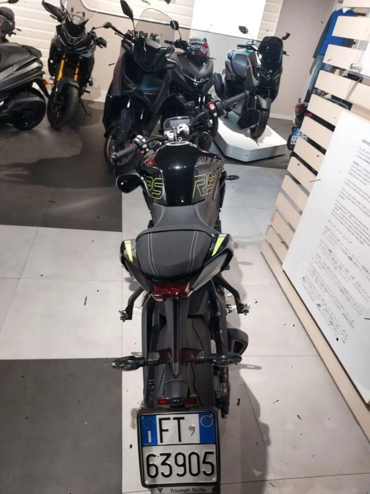 Triumph Street Triple 765 RS (2023 - 26) (7)