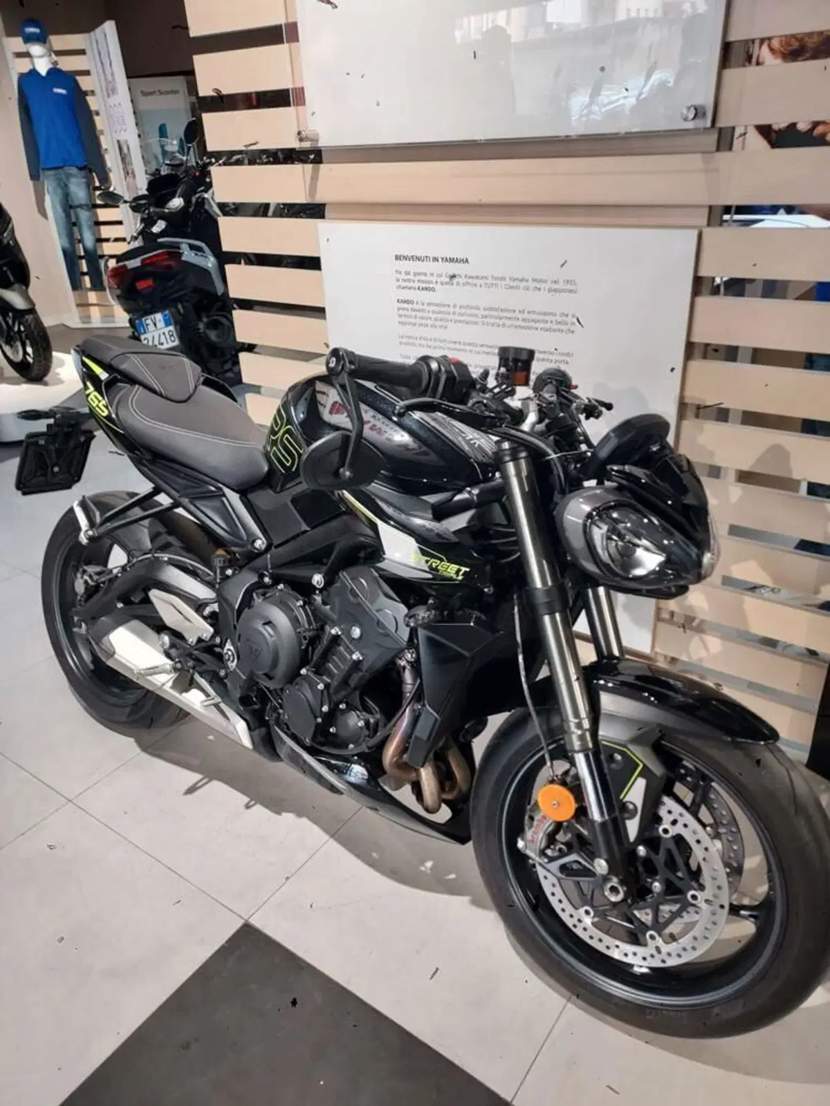 Triumph Street Triple 765 RS (2023 - 26) (8)