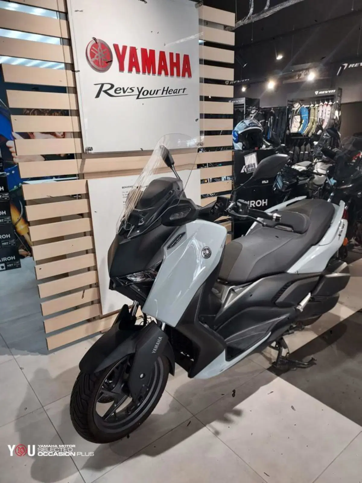 Yamaha X-Max 300 Tech Max (2025 - 26) (3)
