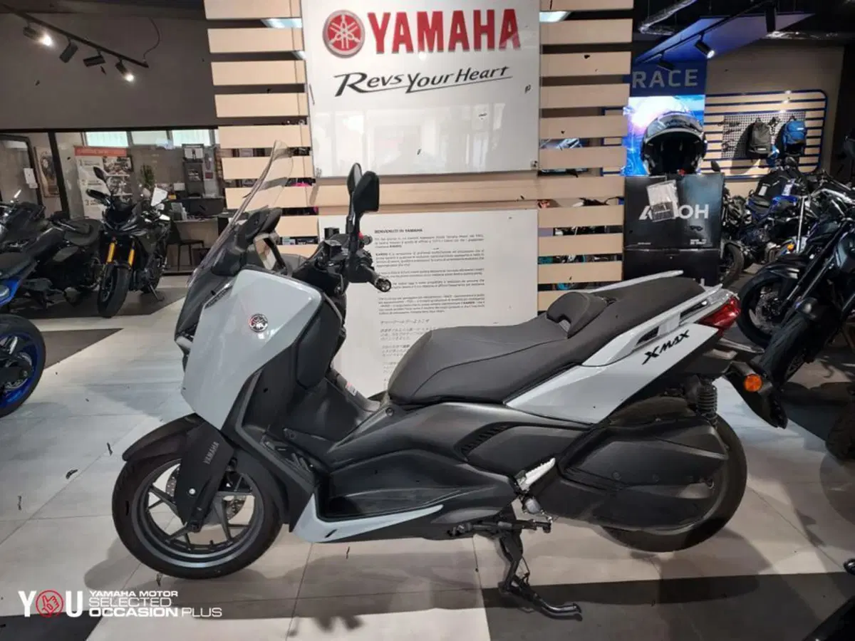 Yamaha X-Max 300 Tech Max (2025 - 26) (2)