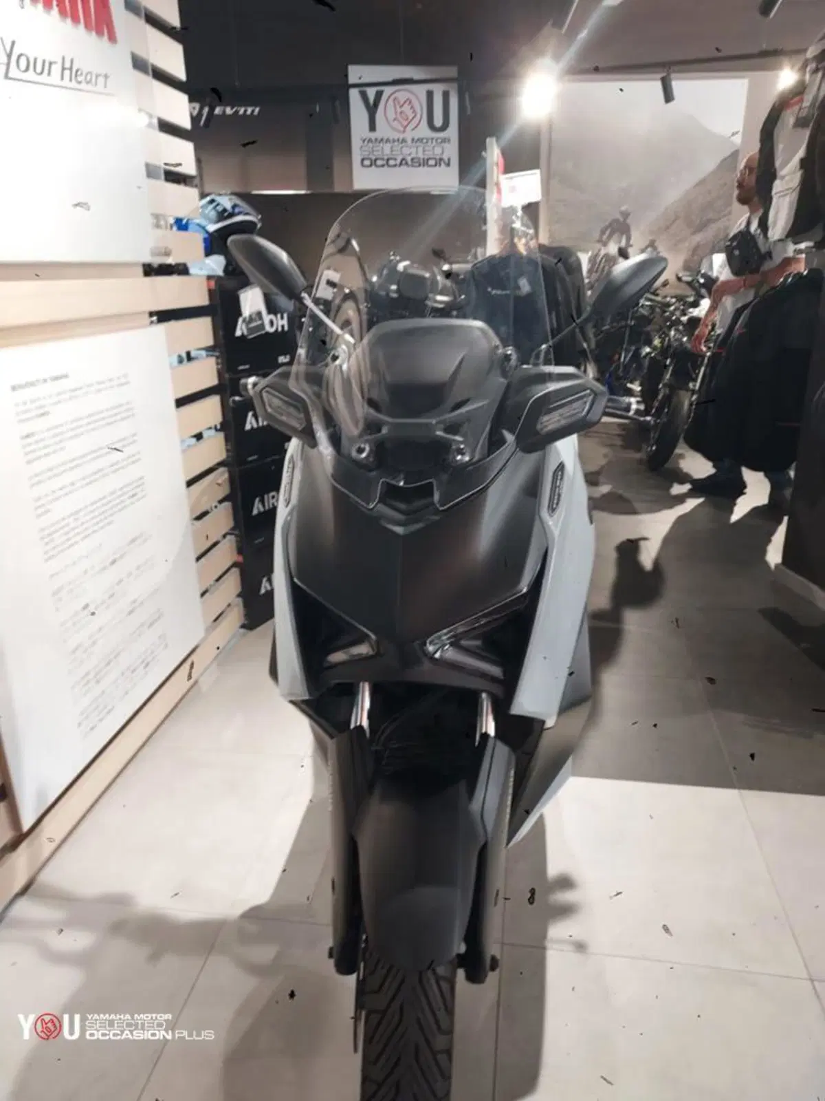 Yamaha X-Max 300 Tech Max (2025 - 26) (4)