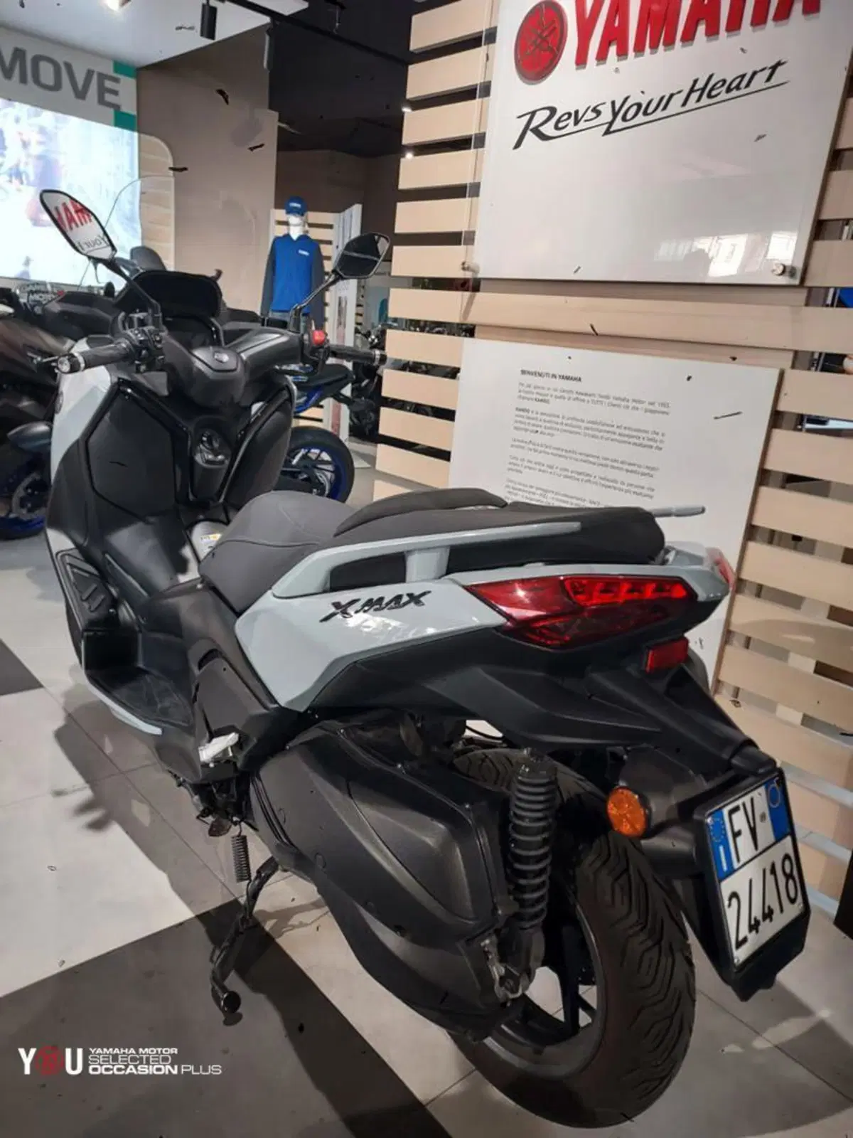 Yamaha X-Max 300 Tech Max (2025 - 26) (7)
