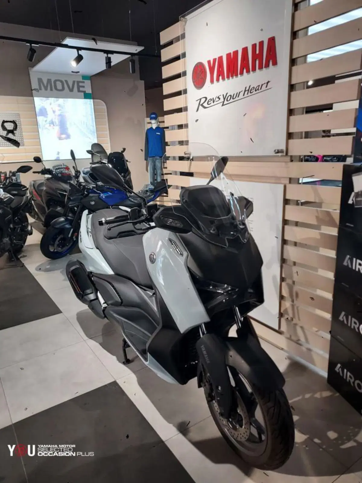 Yamaha X-Max 300 Tech Max (2025 - 26) (9)