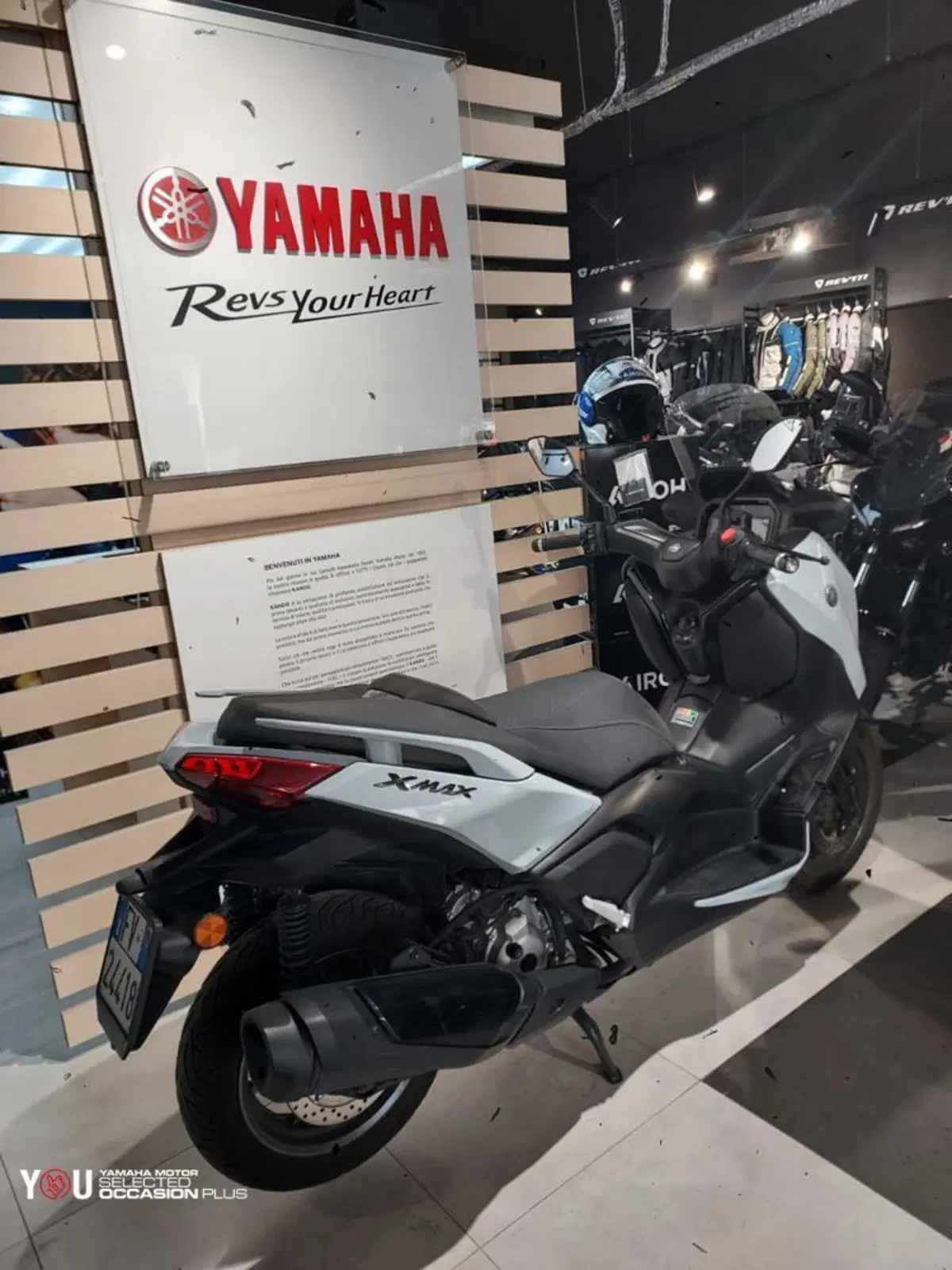 Yamaha X-Max 300 Tech Max (2025 - 26) (8)