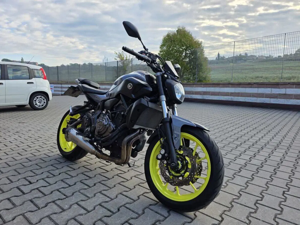 Yamaha MT-07 (2017 - 18) (2)