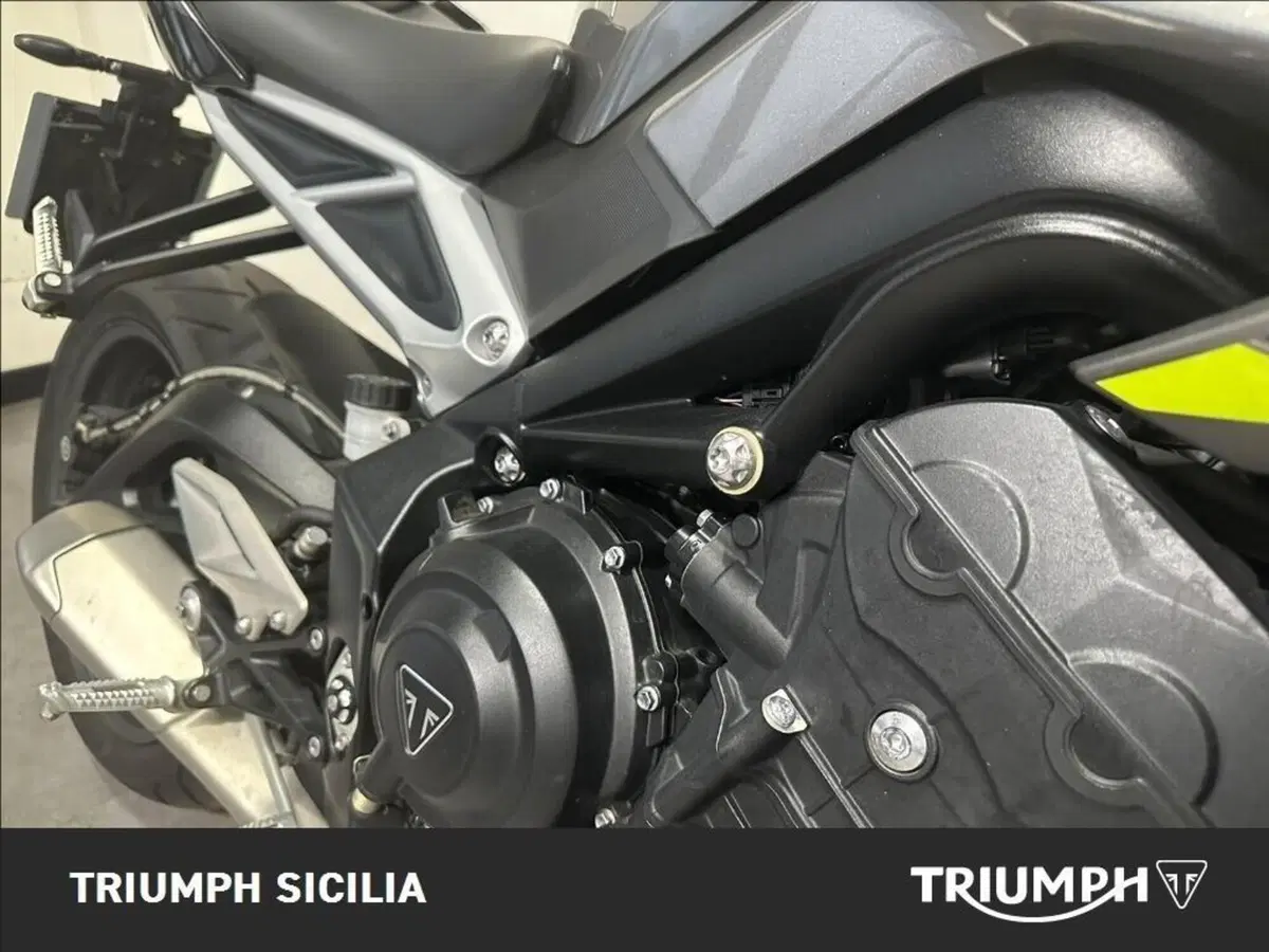 Triumph Street Triple 765 R (2023 - 26) (7)