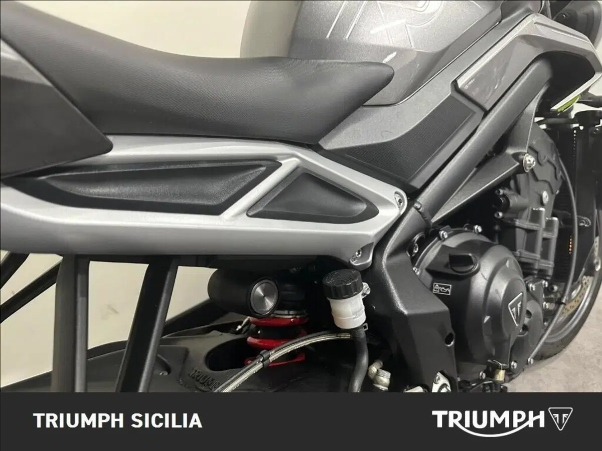 Triumph Street Triple 765 R (2023 - 26) (8)