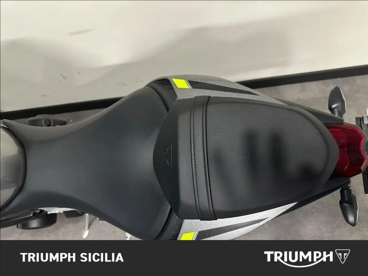 Triumph Street Triple 765 R (2023 - 26) (14)