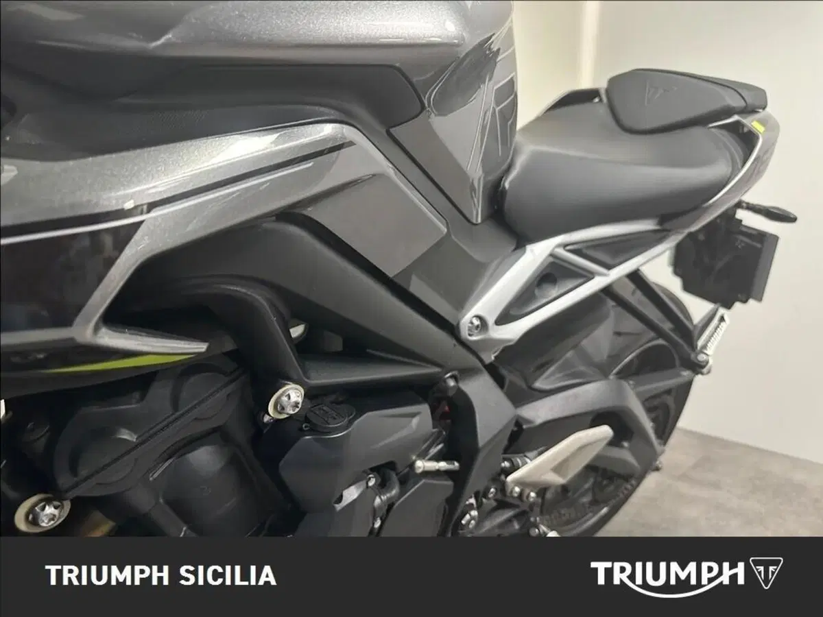 Triumph Street Triple 765 R (2023 - 26) (9)