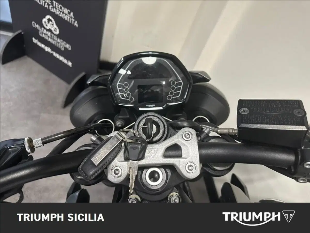 Triumph Street Triple 765 R (2023 - 26) (16)