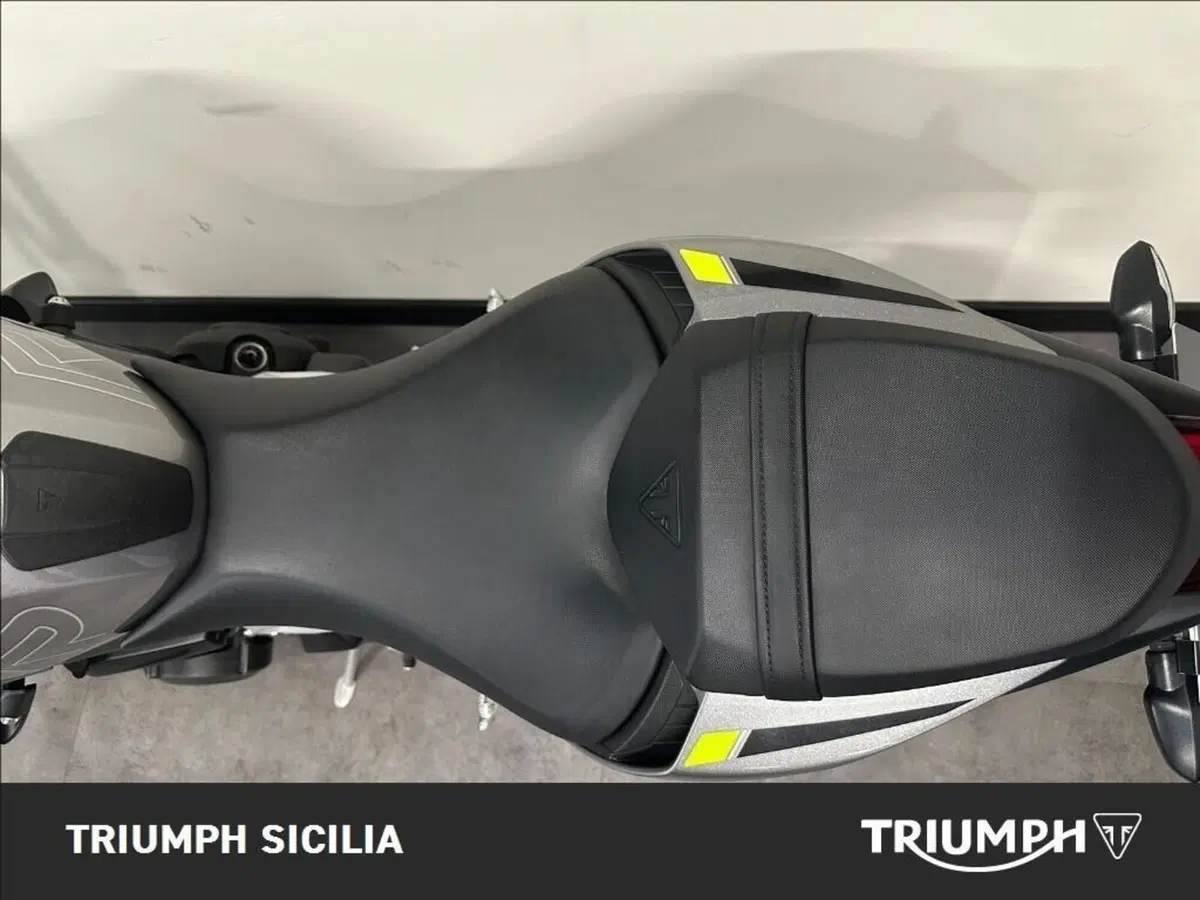 Triumph Street Triple 765 R (2023 - 26) (13)