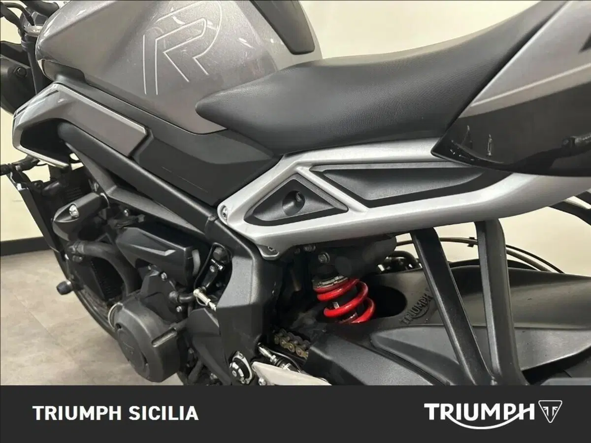 Triumph Street Triple 765 R (2023 - 26) (11)