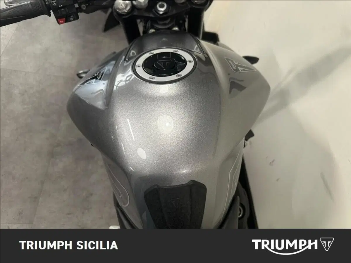 Triumph Street Triple 765 R (2023 - 26) (12)