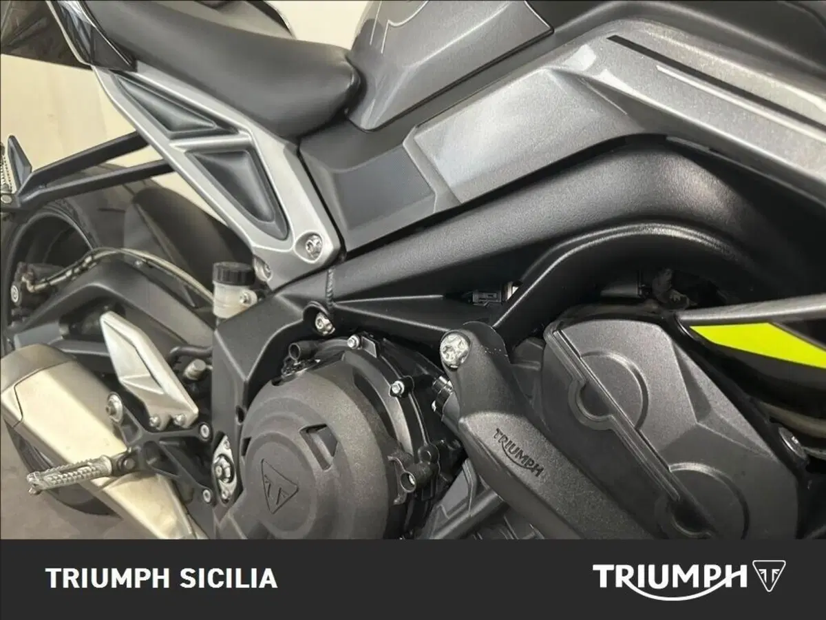 Triumph Street Triple 765 R (2023 - 26) (8)
