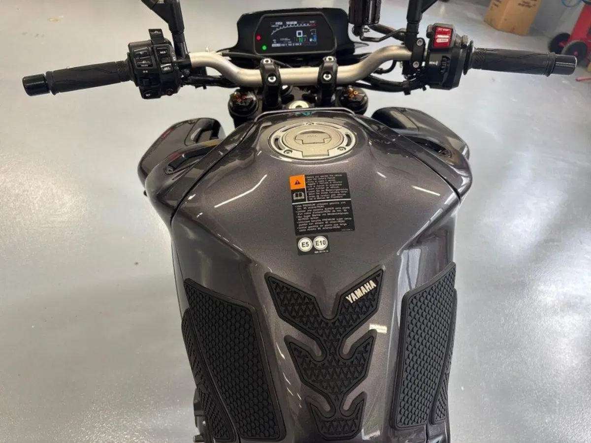 Yamaha MT-10 (2022 - 26) (7)