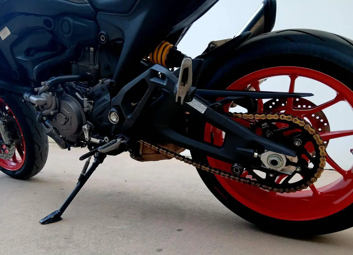 Ducati Monster 937 + (2021 - 25) (2)