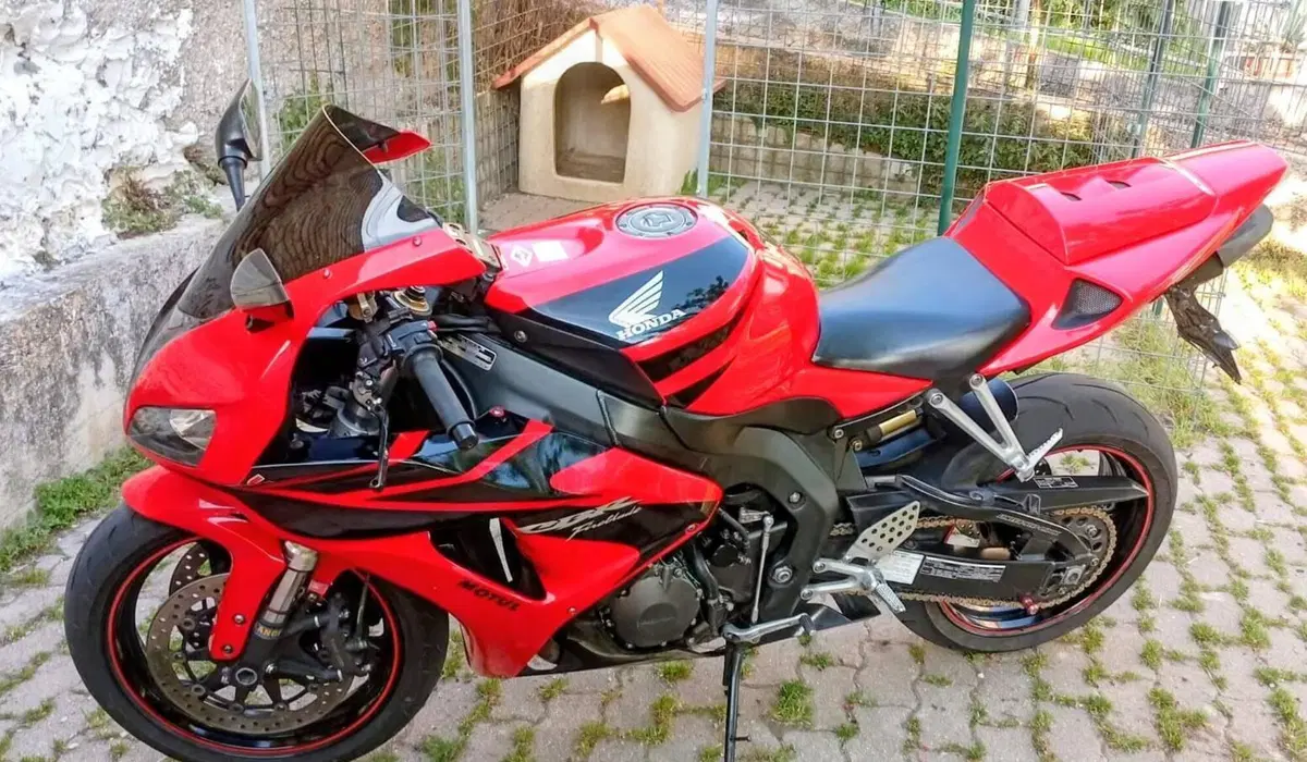 Honda CBR 1000 RR Fireblade (2006 - 07) (2)