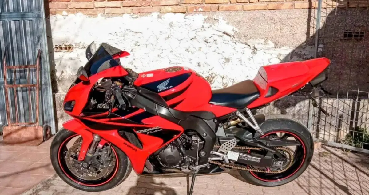 Honda CBR 1000 RR Fireblade (2006 - 07) (4)