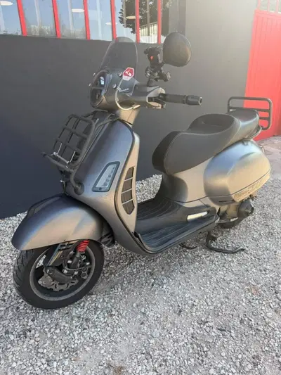 Vespa GTS 300 (2017 - 18) usata