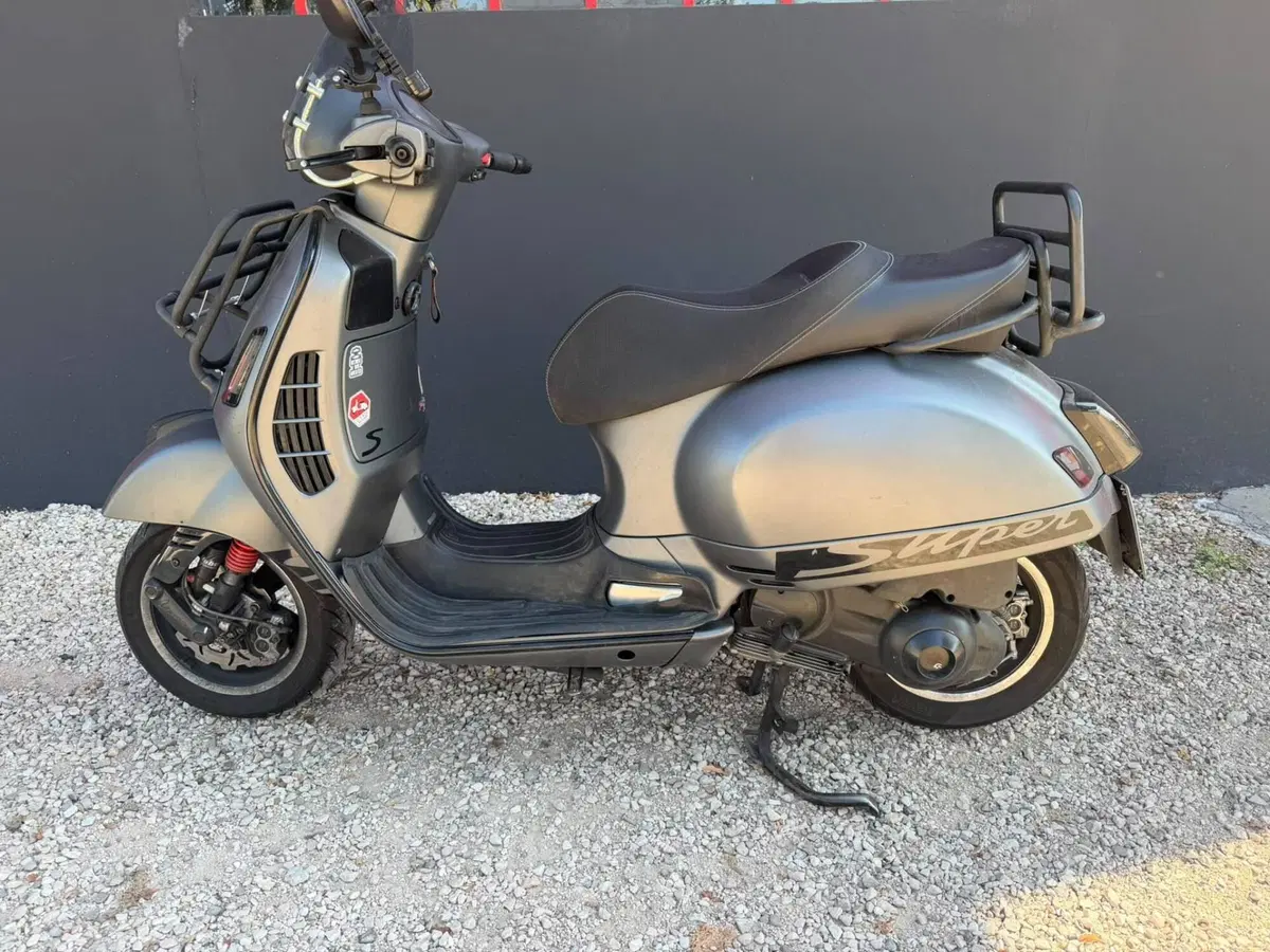 Vespa GTS 300 (2017 - 18) (2)