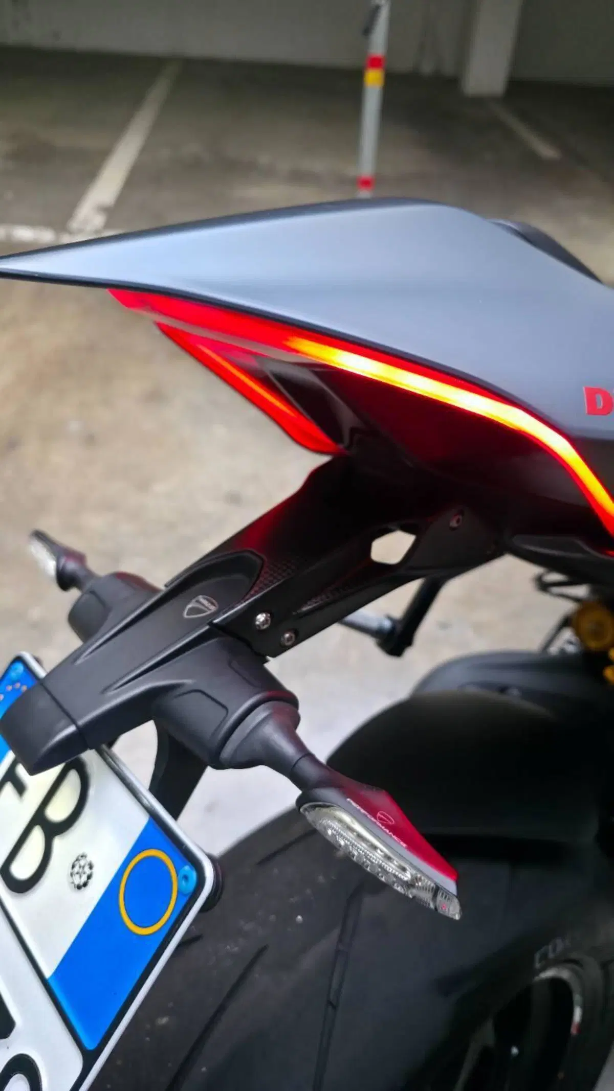 Ducati Streetfighter V4 S (2023 - 24) (2)