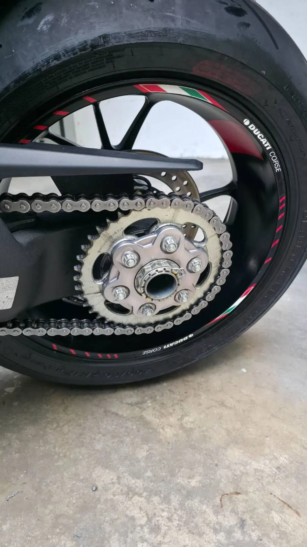 Ducati Streetfighter V4 S (2023 - 24) (3)