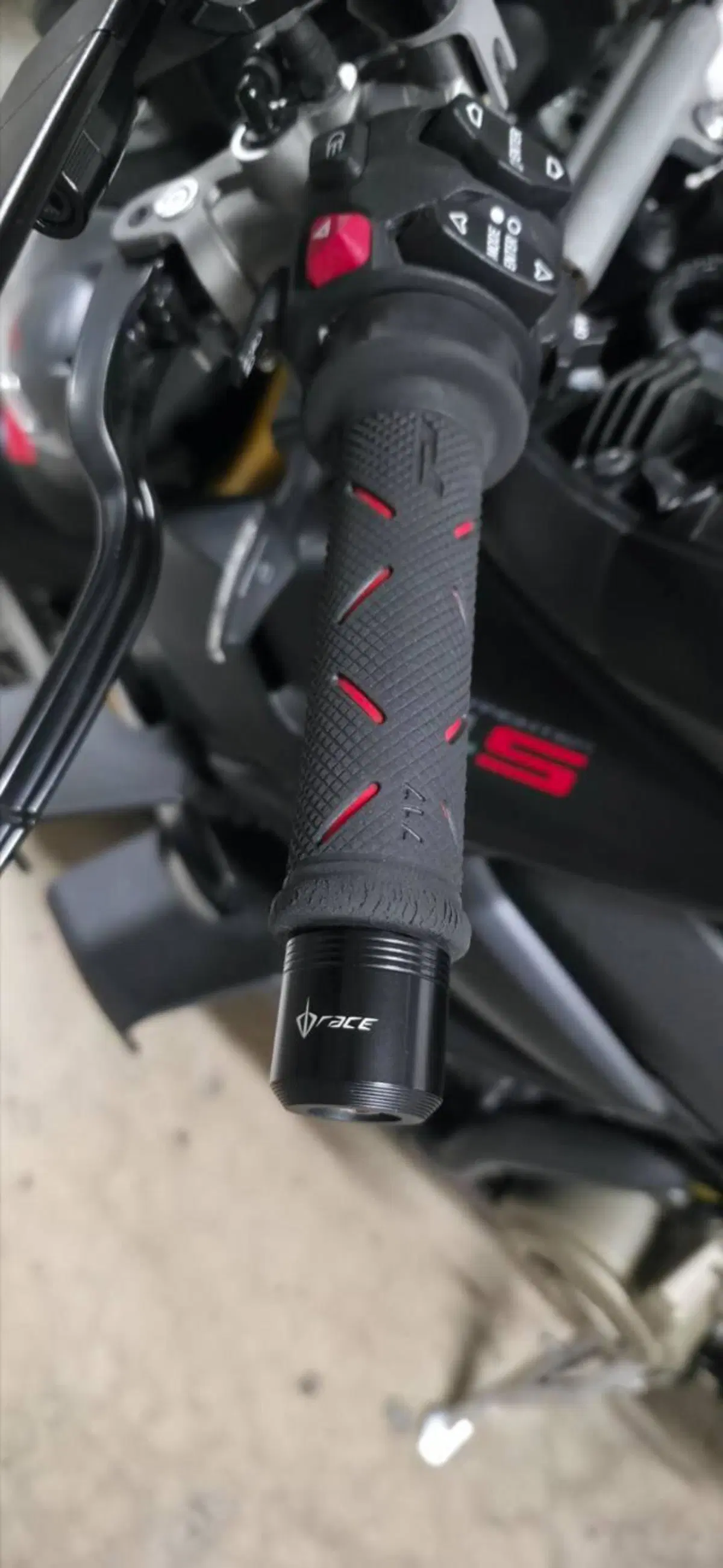 Ducati Streetfighter V4 S (2023 - 24) (12)