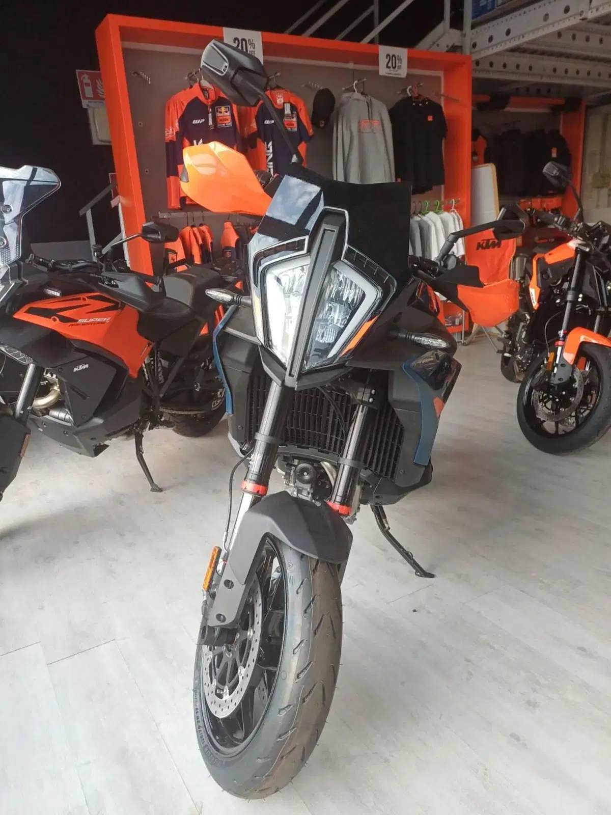 KTM 890 SMT (2026) (3)