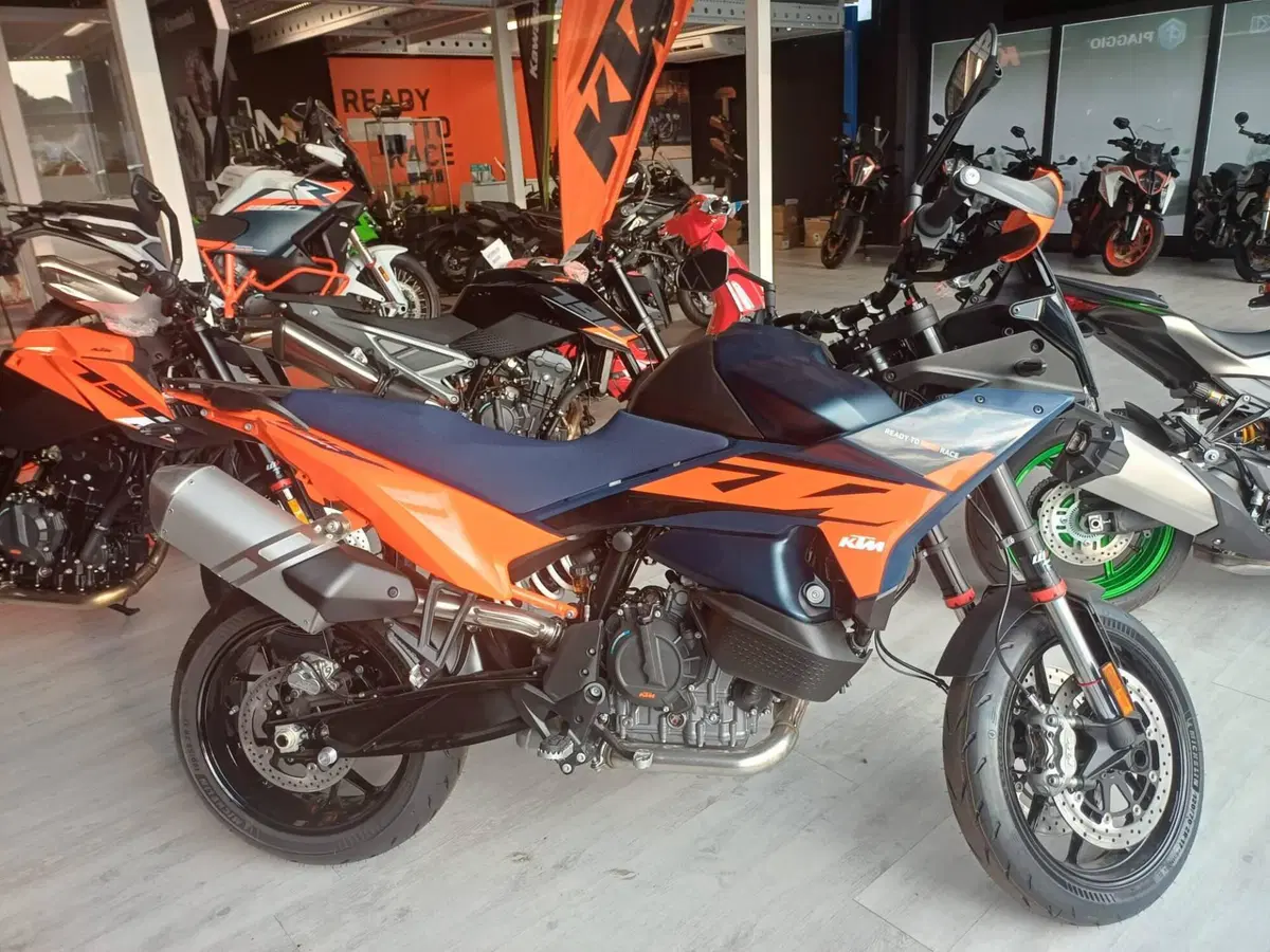 KTM 890 SMT (2026)