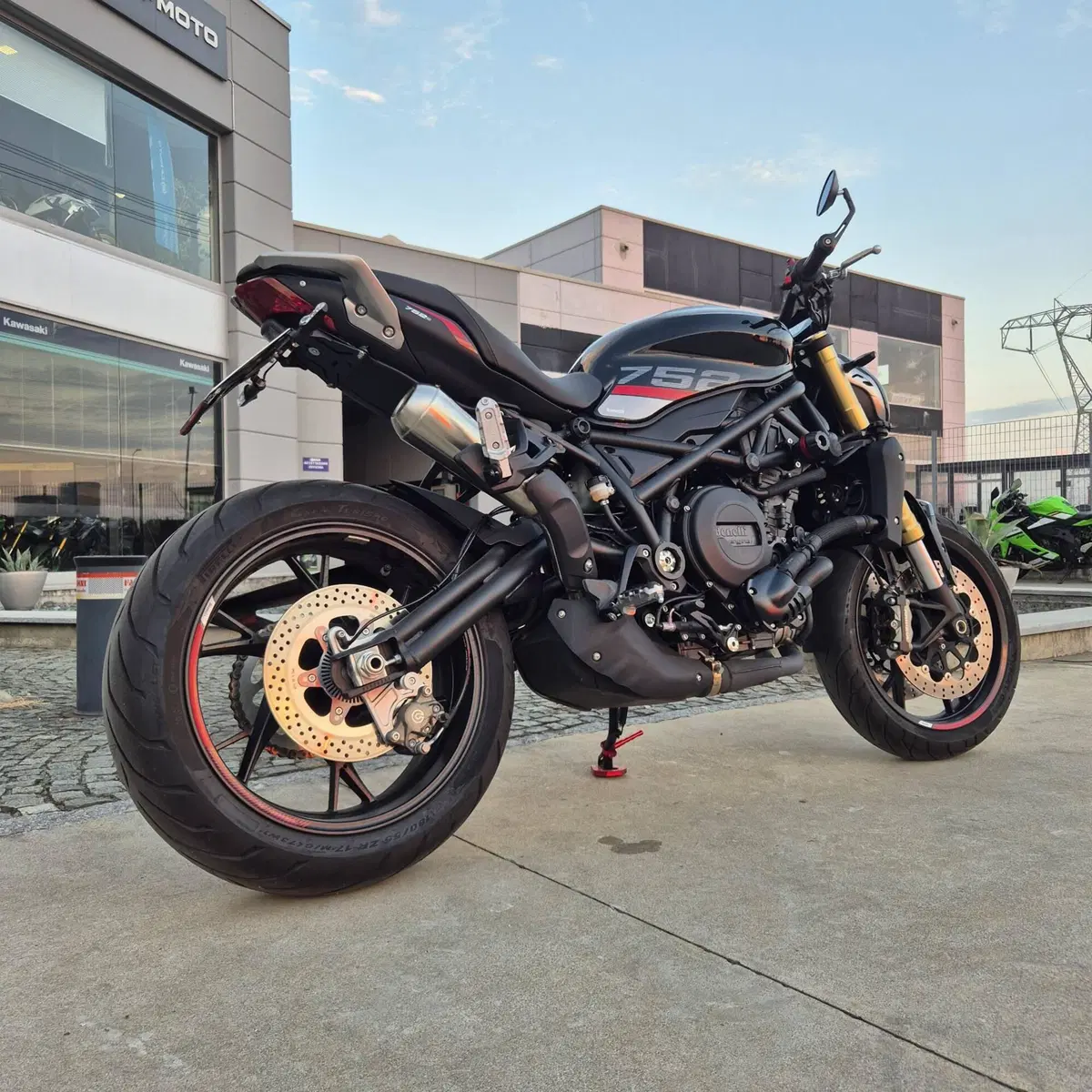 Benelli 752 S (2022 - 25) (2)