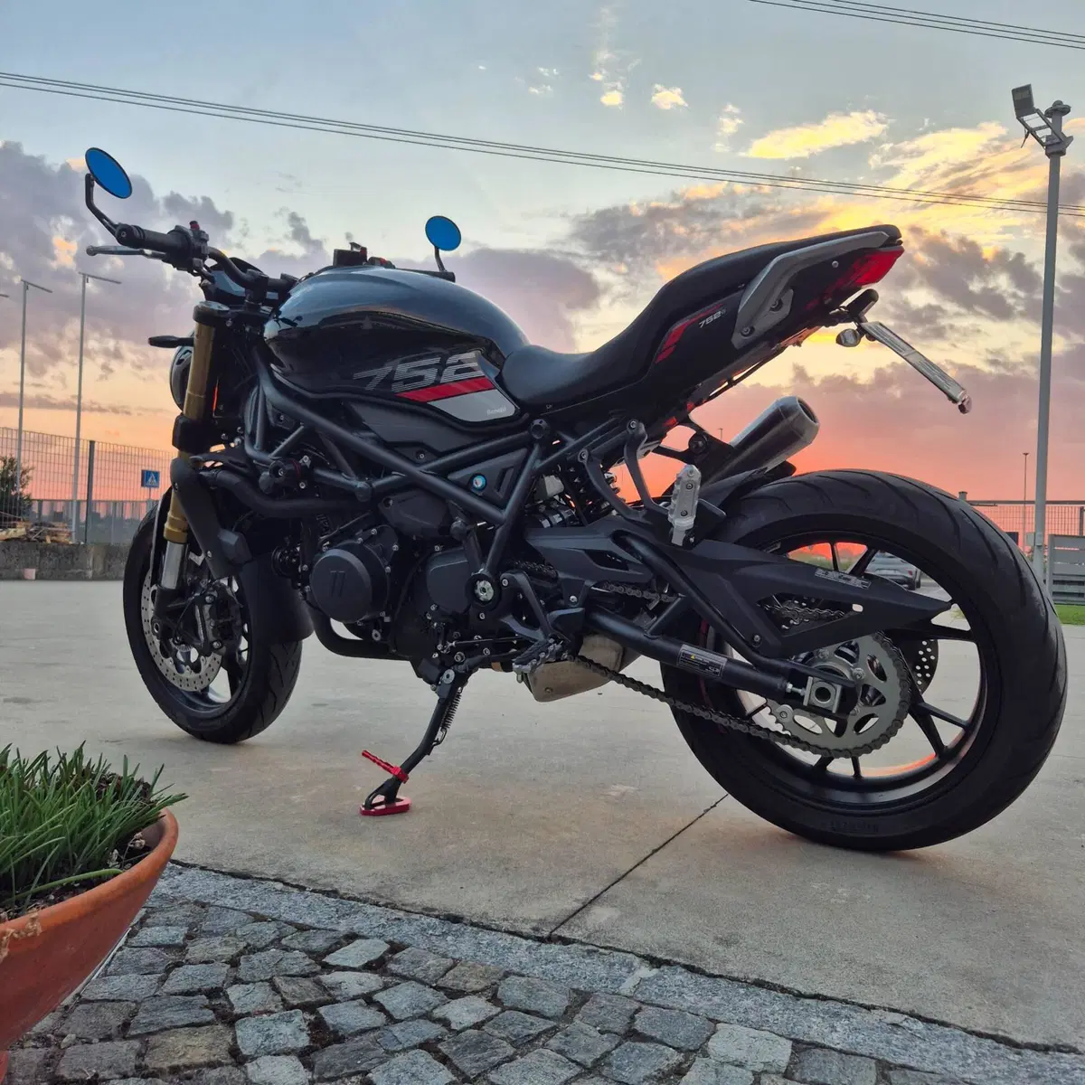 Benelli 752 S (2022 - 25) (3)