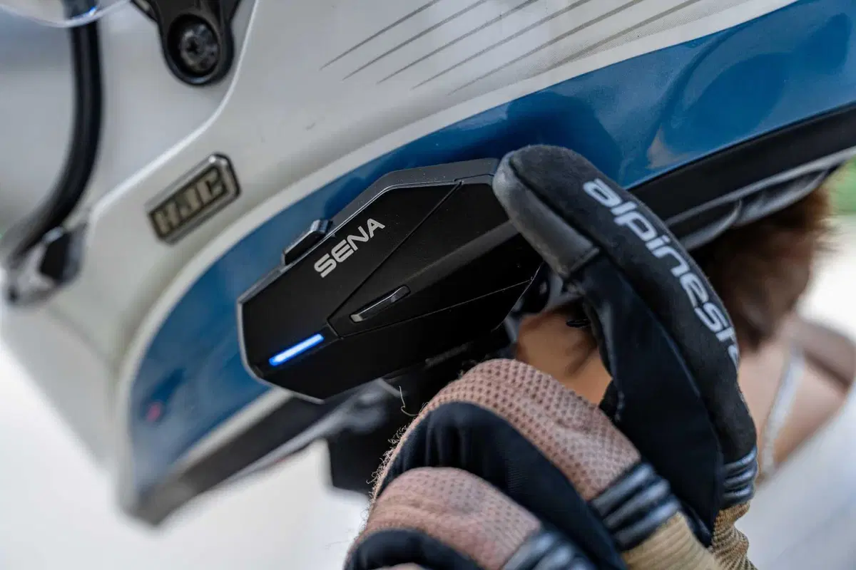 SENA Apex e Apex Plus, gli interfoni con batteria intercambiabile (2)