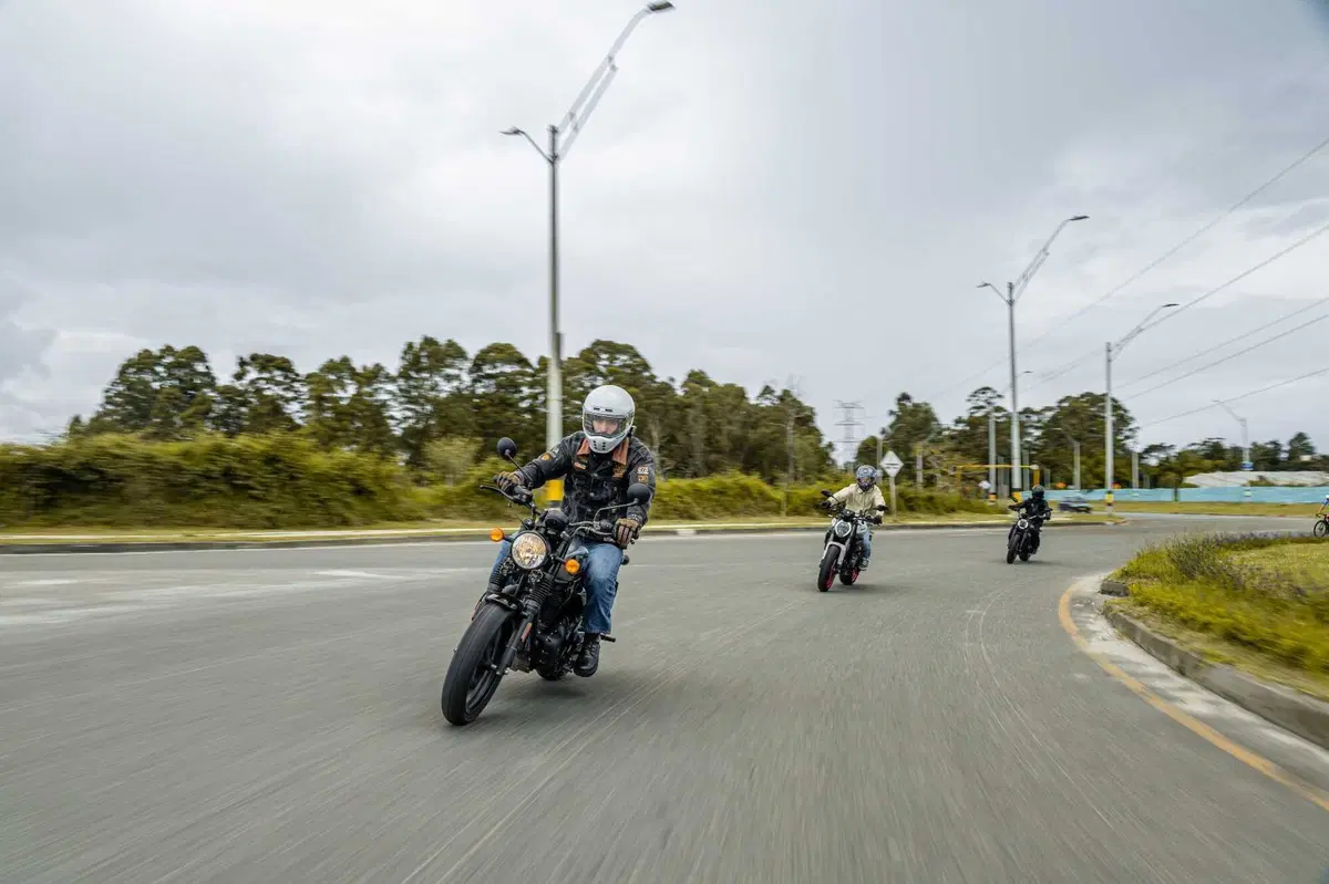 SENA Apex e Apex Plus, gli interfoni con batteria intercambiabile (5)