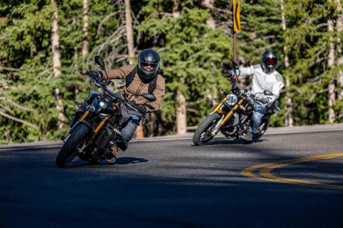SENA Apex e Apex Plus, gli interfoni con batteria intercambiabile (6)