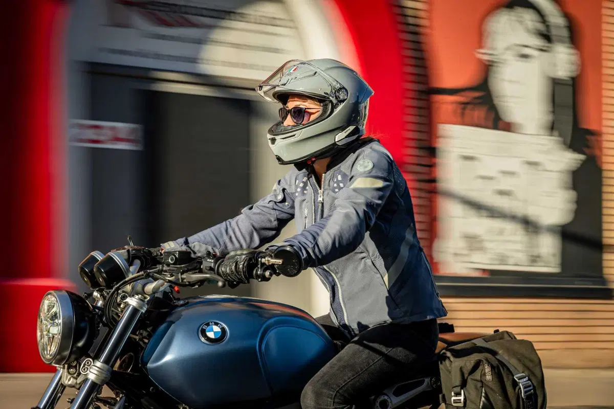 SENA Apex e Apex Plus, gli interfoni con batteria intercambiabile (10)