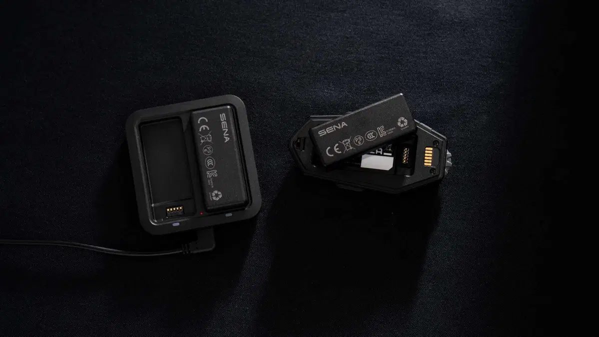 SENA Apex e Apex Plus, gli interfoni con batteria intercambiabile (16)