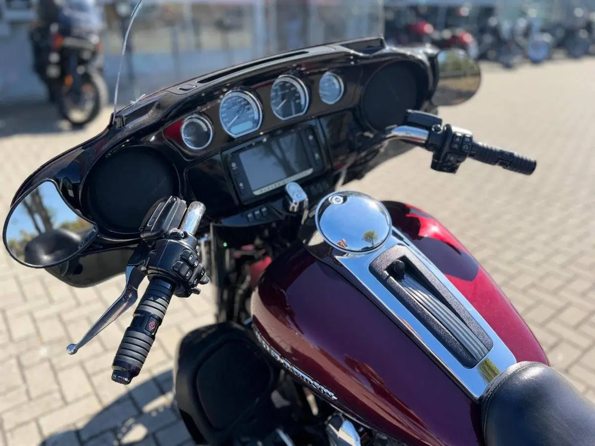Harley-Davidson 1690 Electra Glide Ultra Limited (2014 - 15) - FLHTK (2)