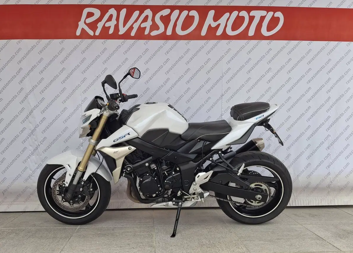 Suzuki GSR 750 (2010 - 15) (2)