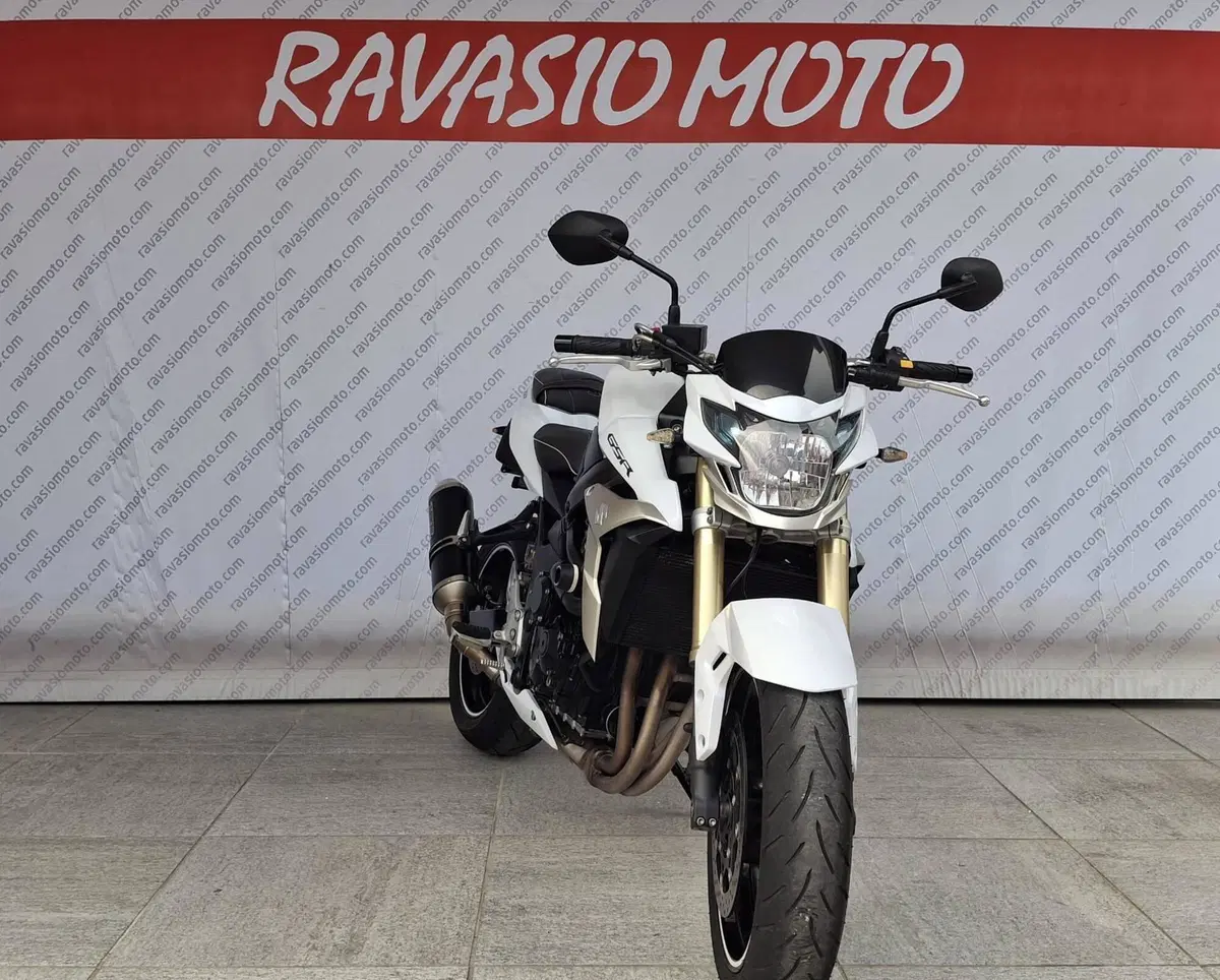 Suzuki GSR 750 (2010 - 15) (3)