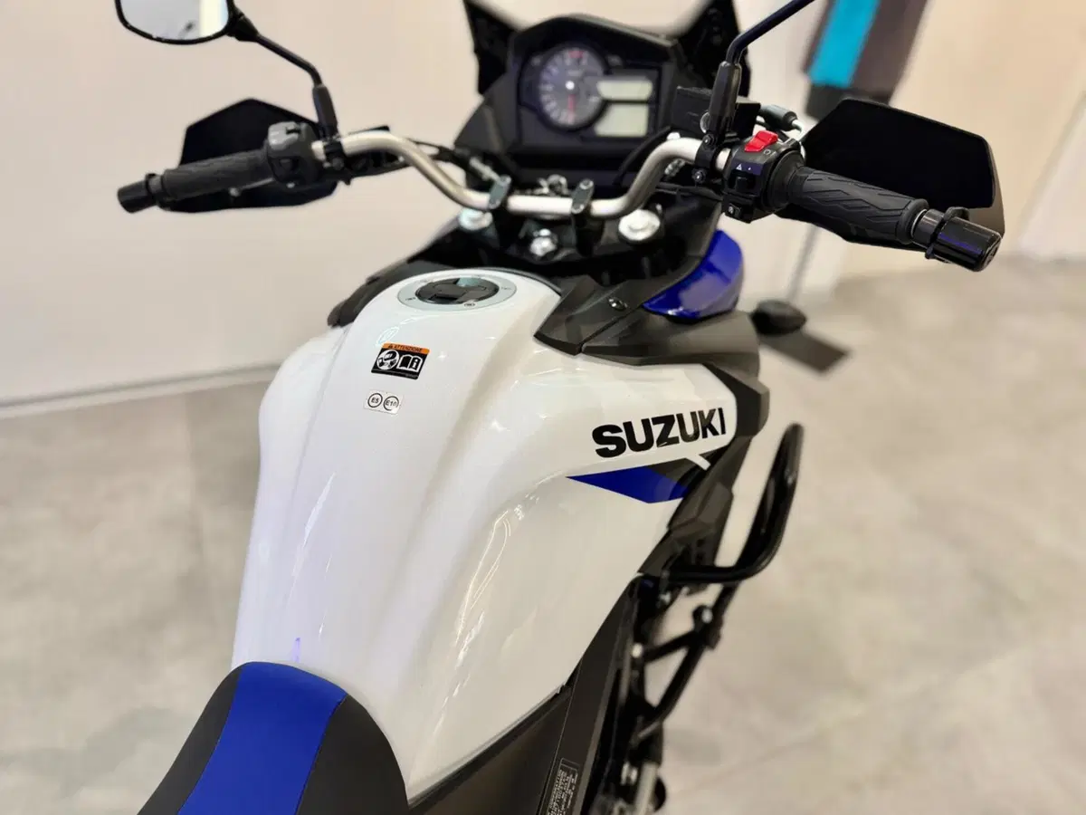 Suzuki V-Strom 650XT Explorer (2022 - 25) (5)