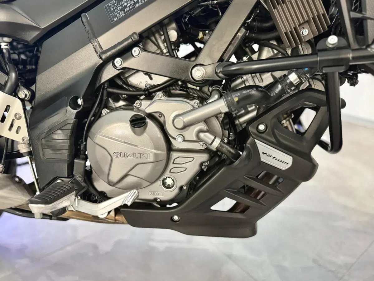 Suzuki V-Strom 650XT Explorer (2022 - 25) (11)