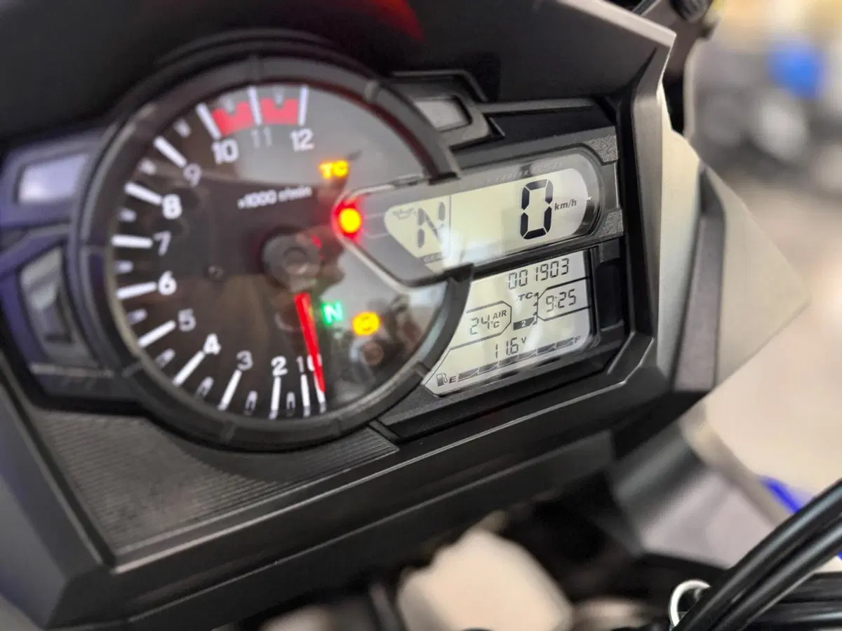 Suzuki V-Strom 650XT Explorer (2022 - 25) (13)