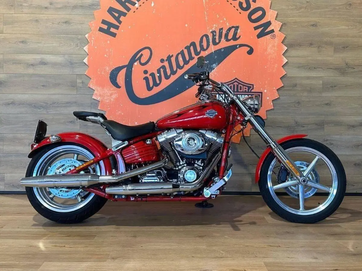 Harley-Davidson 1584 Rocker C (2009 - 11) - FXCWC (2)