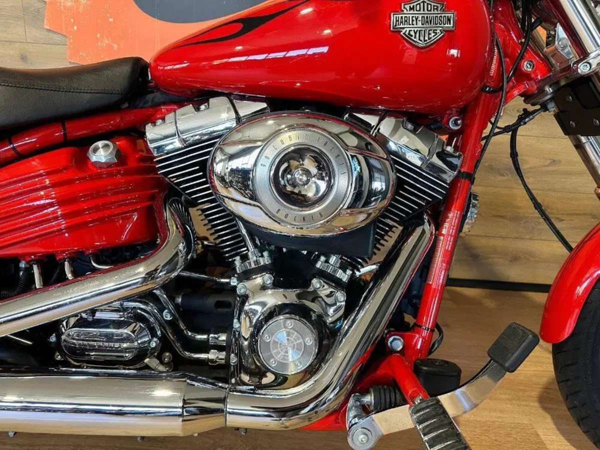 Harley-Davidson 1584 Rocker C (2009 - 11) - FXCWC (5)