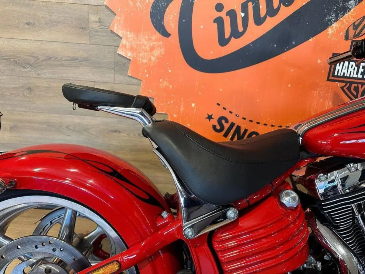 Harley-Davidson 1584 Rocker C (2009 - 11) - FXCWC (6)