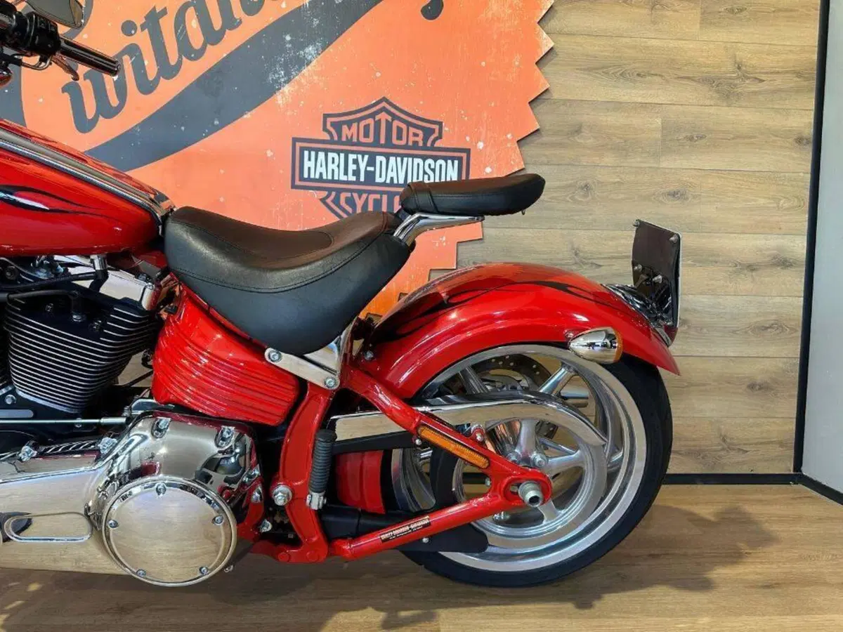 Harley-Davidson 1584 Rocker C (2009 - 11) - FXCWC (11)