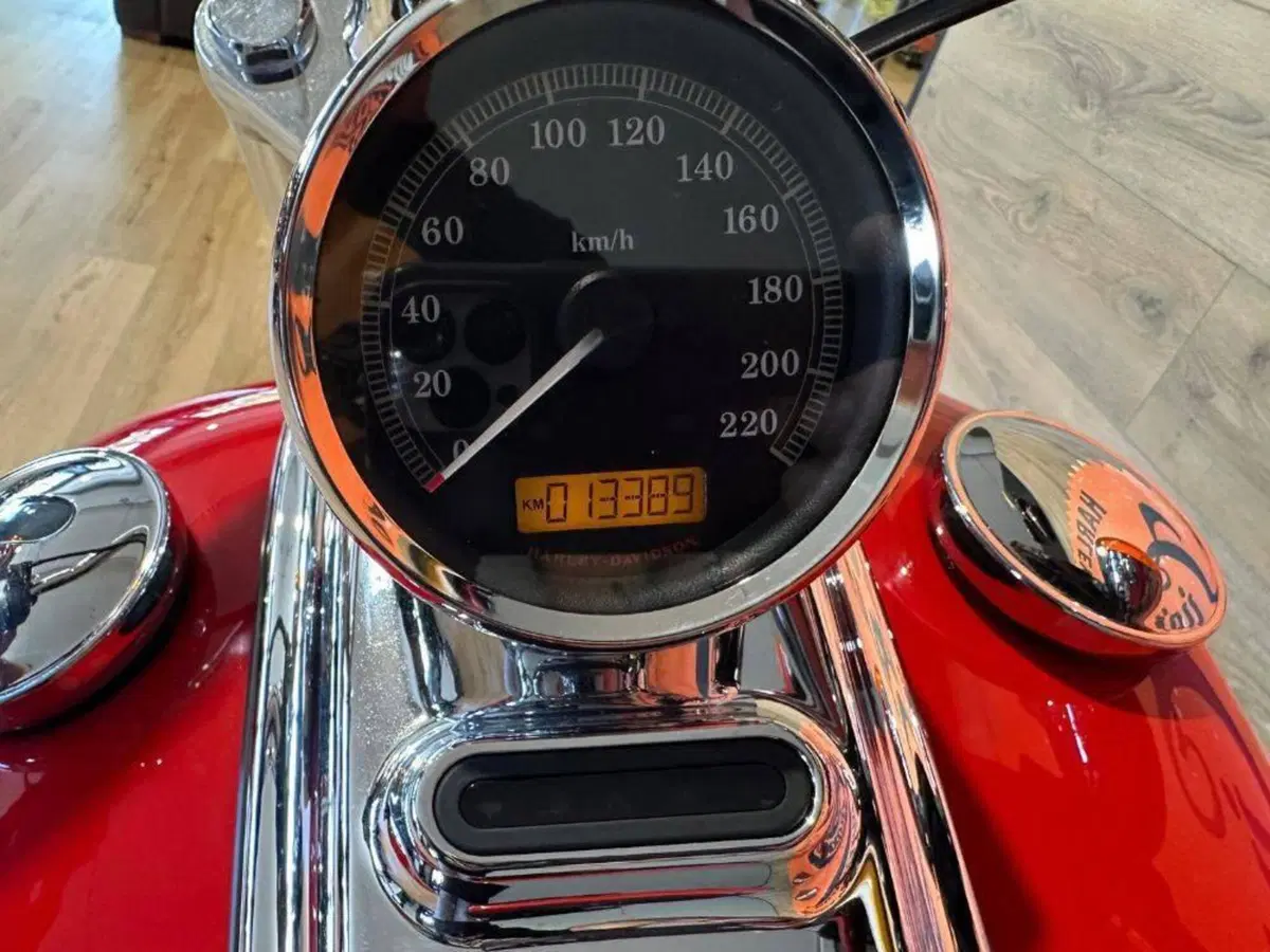 Harley-Davidson 1584 Rocker C (2009 - 11) - FXCWC (15)