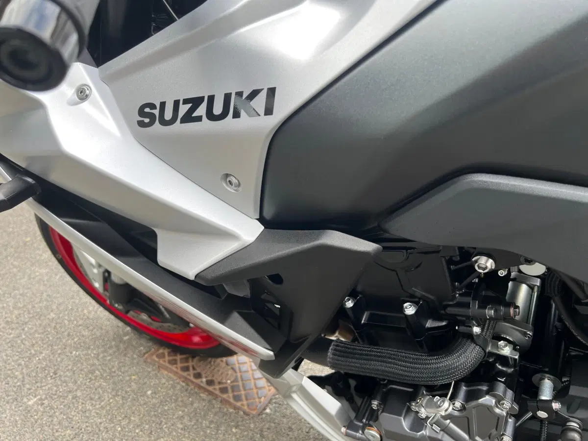 Suzuki GSX-8R (2024 - 26) (7)